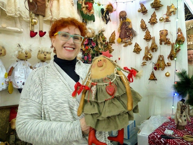 Из тюменской фанеры делают новогодние игрушки