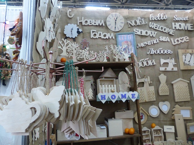 Из тюменской фанеры делают новогодние игрушки