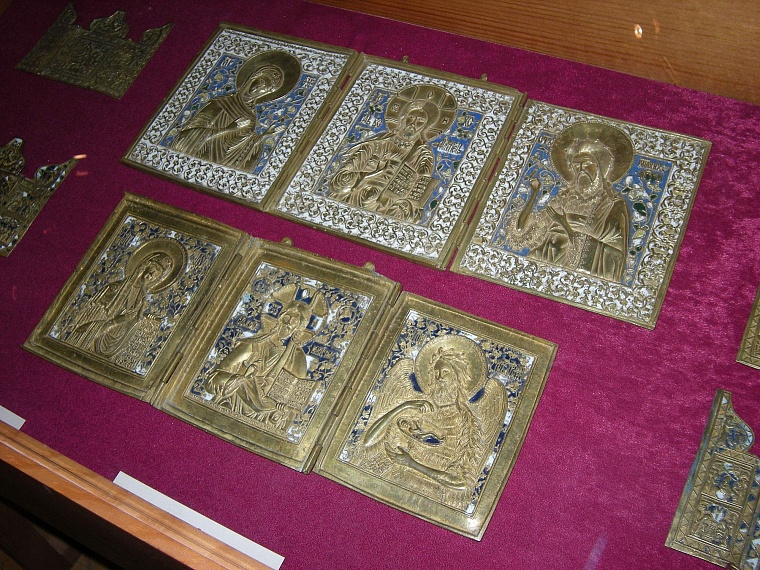 Святые покровители российской армии представлены на выставке икон