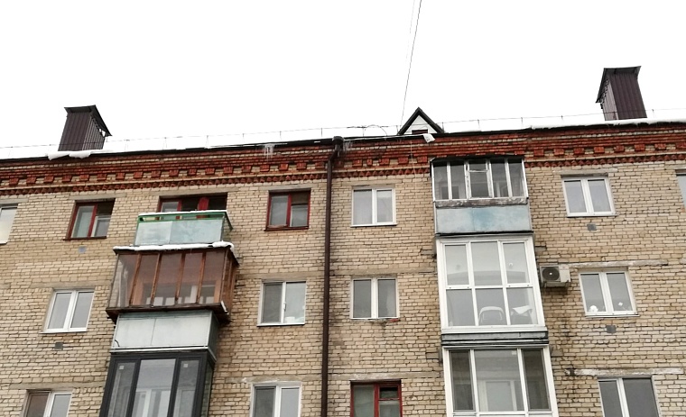 Тюменцы могут пожаловаться на сосульки и лавины на крышах