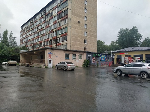 Камеры на столбах и ремонт в подъезде. Что изменилось за год после убийства Насти Муравьевой