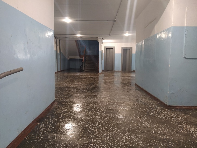 В подъезде дома, где жила Настя, сделали ремонт и повесили камеры