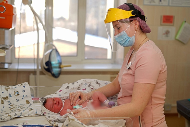 Тюменцы могут зарегистрировать ребенка без посещения ЗАГСа