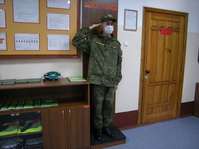 Скрываясь от призыва, тюменец поссорился с отцом и прятался у девушки