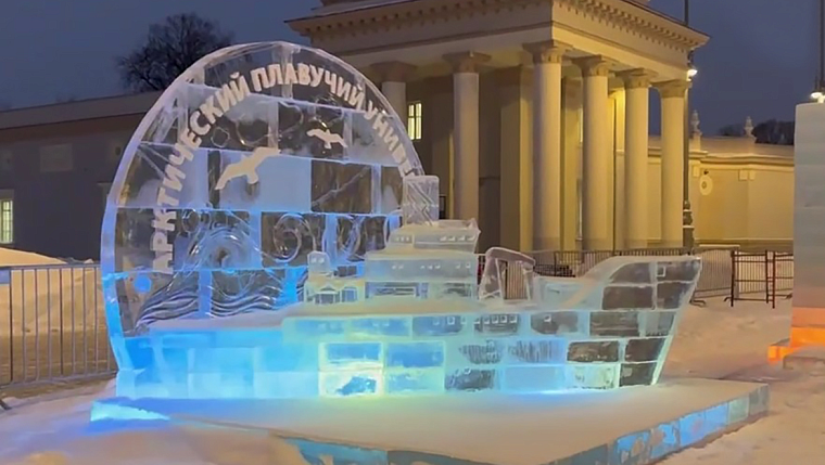На выставке "Россия" представили предметы гордости страны в виде ледяных скульптур