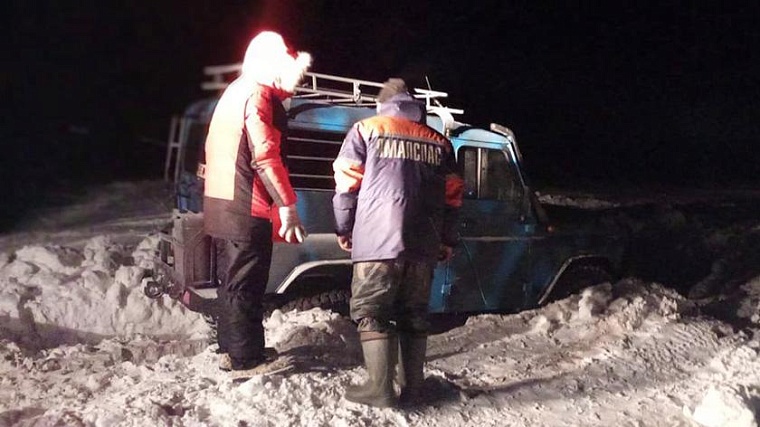Ямальские спасатели вытащили из тундры замерзающих людей