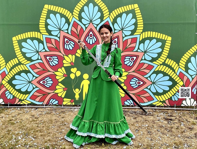 Афиша на уик-энд: День города онлайн, музейные затеи и модный показ