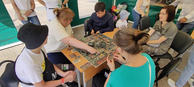 Пища для ума. Как проходит «Пикник книг» на площади Солнца