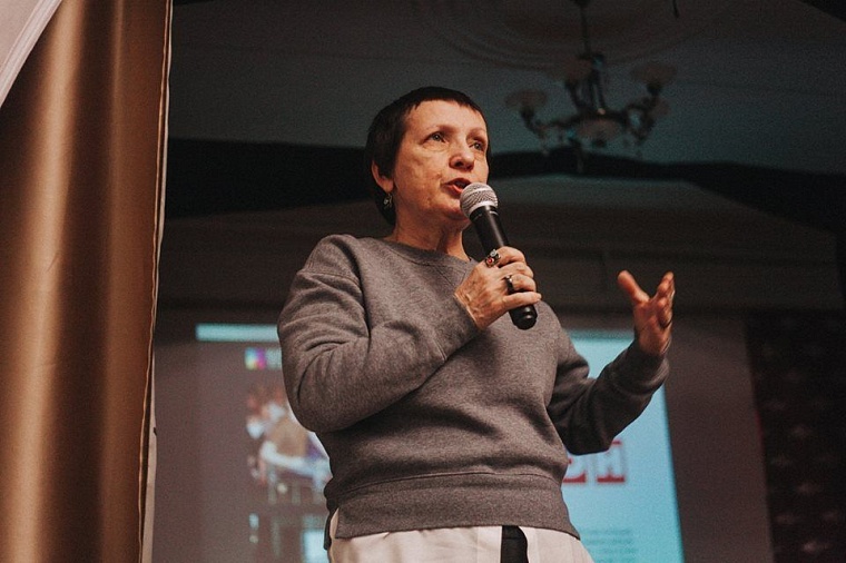 В тюменском музее почти полгода смотрят кино, чтобы вспомнить о театре