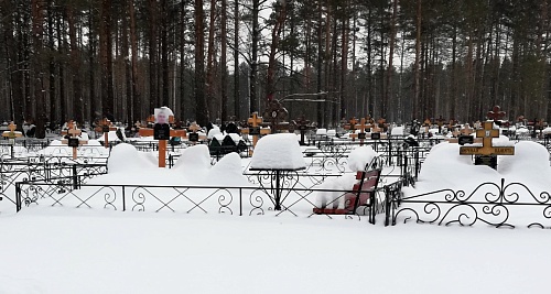 Венки вдоль дорог: чтобы избавиться от стихийной торговли, хотят изменить федеральное законодательство