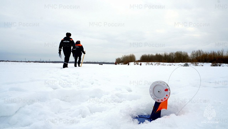 Тюменский рыбак рассказал, как бурить лунки шуруповертом