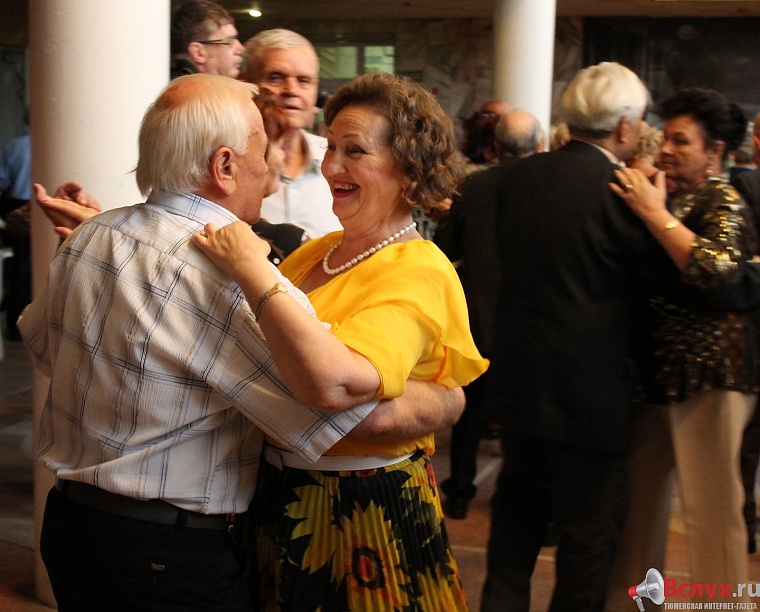 На форуме пожилые будут танцевать зумбу и покажут модные наряды