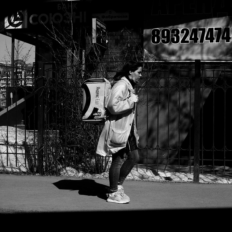 Блогер-таксист из Тюмени снимает город из окна автомобиля