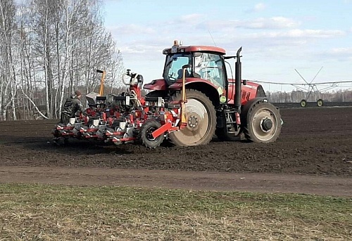 Аграрии Тюменской области ведут яровой сев