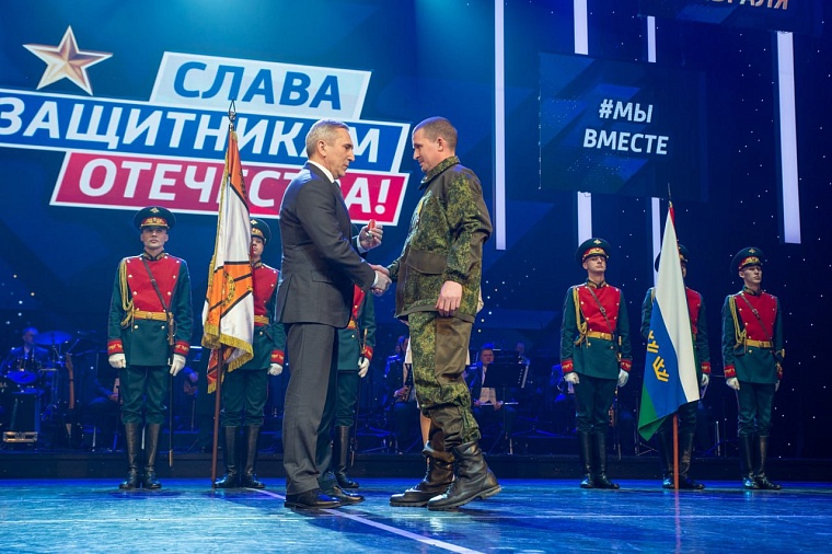 Тюменские участники СВО приняли награды из рук губернатора