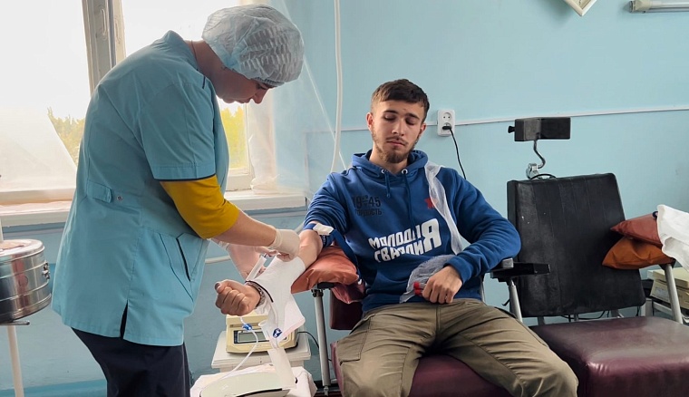 Банк крови для военных в Суходольске пополнили тюменские молодогвардейцы