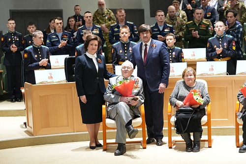 Тюменским ветеранам вручили медали «80 лет Победы в Великой Отечественной войне»