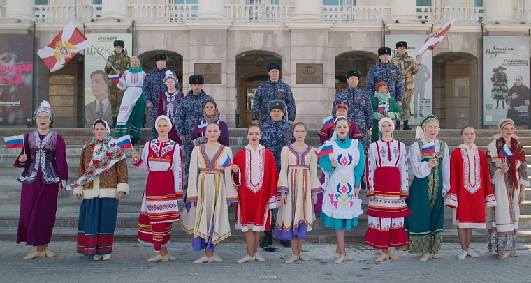 Тюменские росгвардейцы приняли участие во флешмобе "Своих не бросаем"