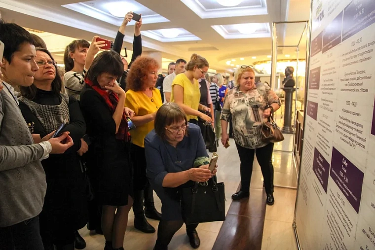 На форуме «Подростки, родители и рок-н-ролл» в Тюмени родители стоя слушали экспертов