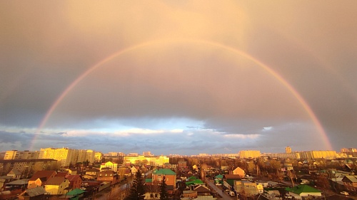 Апрель подарил Тюмени двойную радугу и золотой закат