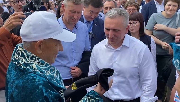 На Курултае Александру Моору вручили камчу