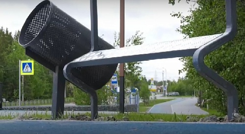 Для велосипедистов в Ноябрьске установили специальные поручни с урнами