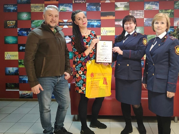 Корреспондент и ведущая телеканала «Тюменское время» получила награду от Всероссийского добровольного пожарного общества