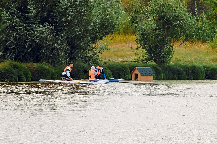 На озере Оброчное установили домики для уток
