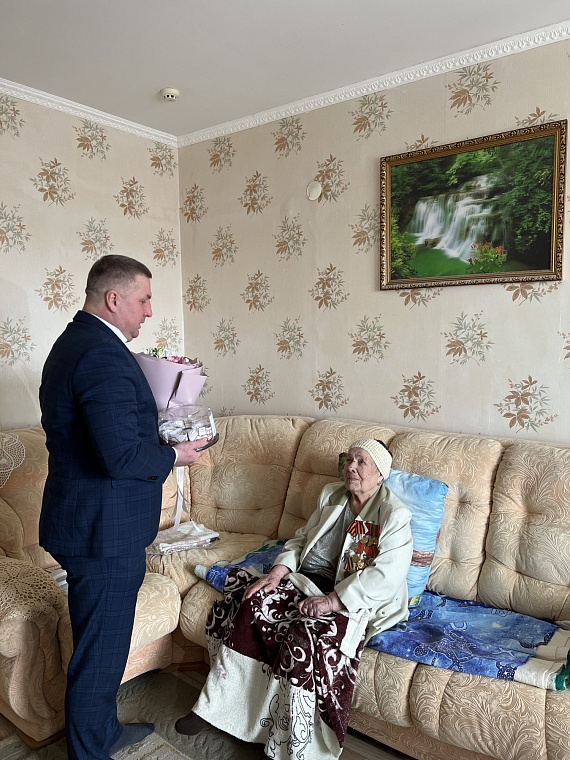 Сотрудники АО «Газпром энергосбыт Тюмень» благодарят ветеранов за победу