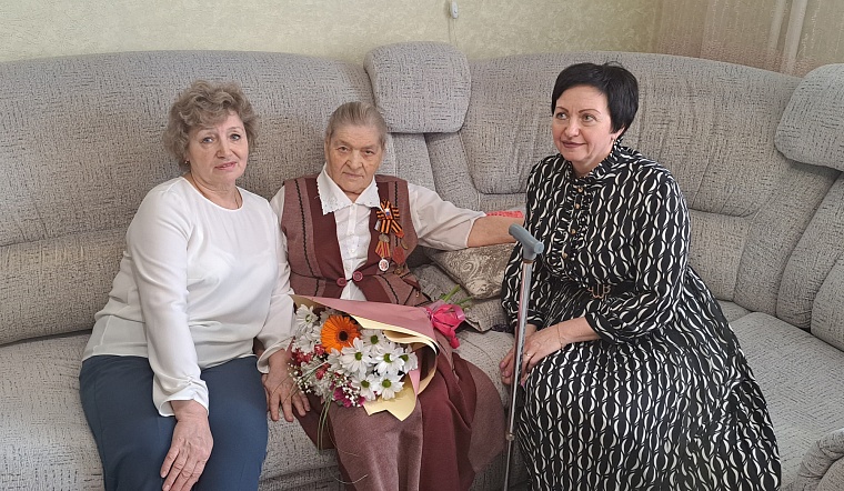 Сотрудники АО «Газпром энергосбыт Тюмень» благодарят ветеранов за победу