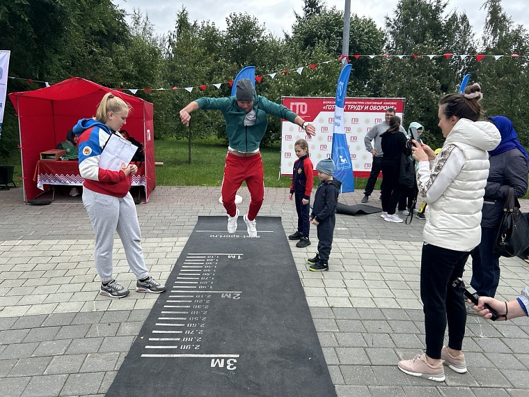 В Тюмени отметили 105-летие комсомола соревнованиями ГТО