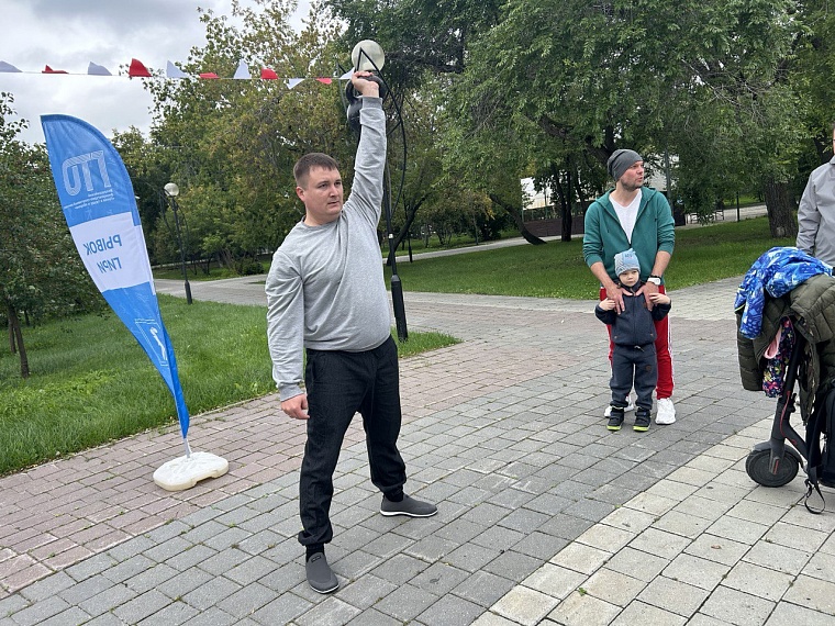 В Тюмени отметили 105-летие комсомола соревнованиями ГТО