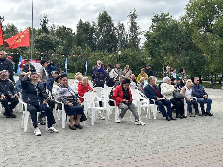 В Тюмени отметили 105-летие комсомола соревнованиями ГТО