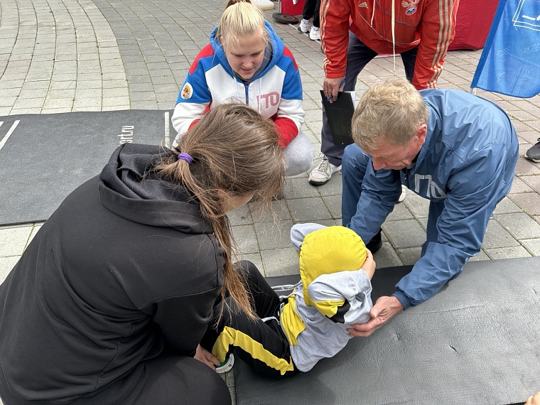 В Тюмени отметили 105-летие комсомола соревнованиями ГТО