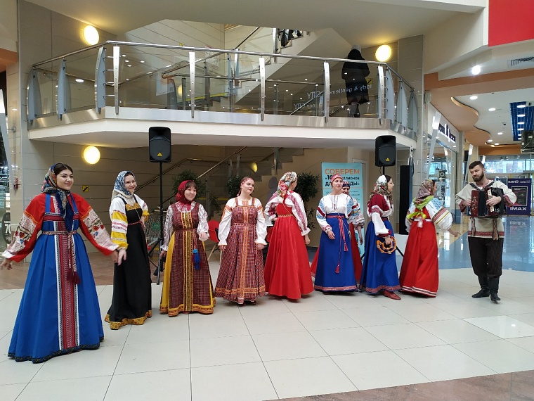 Фольклорный ансамбль «ЯромилЪ» зажёг сердца тюменцев в «Гудвине»