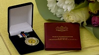 Сотни тюменцев награждены медалями "Материнская слава" и "Отцовская доблесть"