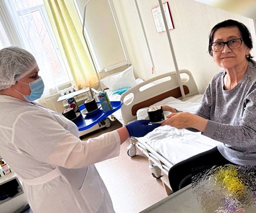 В тюменском реабилитационном центре центре пациентов угощали куличами