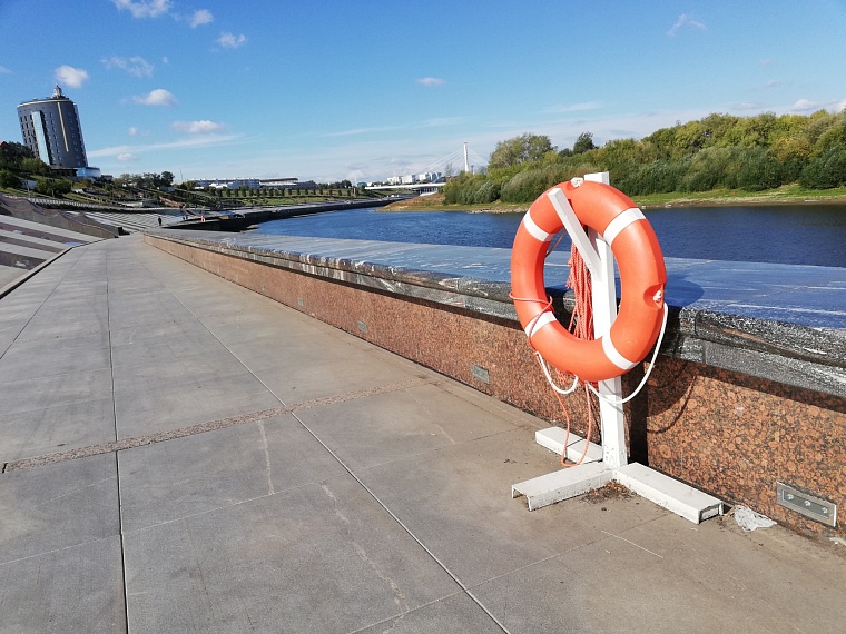 С набережной Туры пропало 12 спасательных кругов