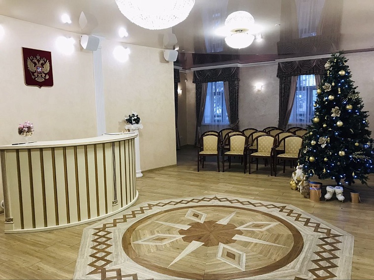 Свадьба у елки: ЗАГС Тюменского района украсили к Новому году