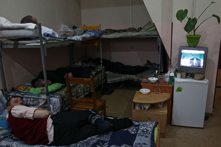 «Они привыкли сдаваться»: как в Тюмени помогают бездомным