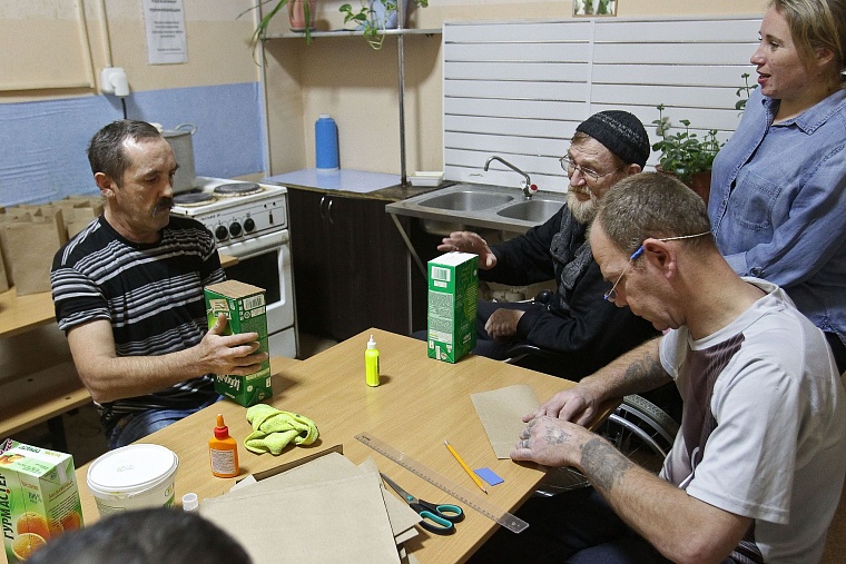 «Они привыкли сдаваться»: как в Тюмени помогают бездомным