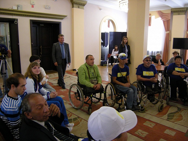 Казахстанские инвалиды решились на подвиг и ударили автопробегом по барьерам