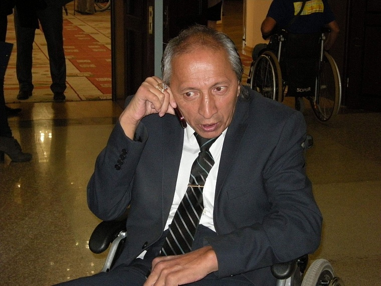 Казахстанские инвалиды решились на подвиг и ударили автопробегом по барьерам