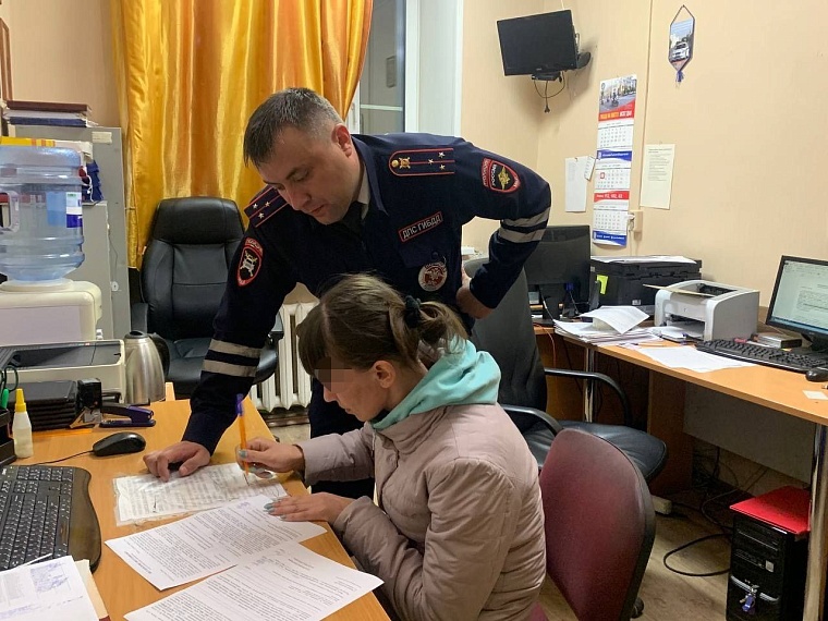 В Тюмени автомобилистку оштрафовали за разворот через сплошную линию по видео в соцсетях