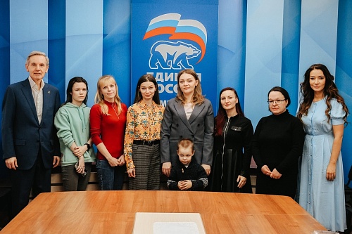 В Тюменской области детям мобилизованных готовят большой праздник с елкой и подарками