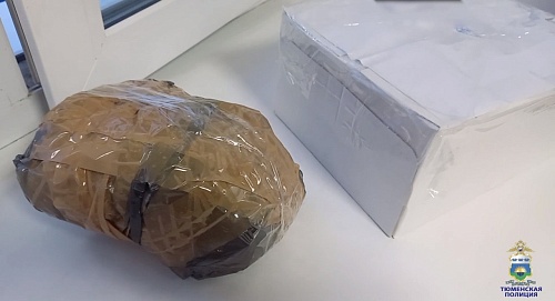 Тюменские полицейские задержали 50-летнюю жительницу Омска с полутора килограммами героина