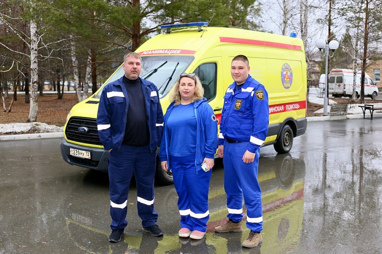 В Тюменской области врачи доставили пациента с инсультом в больницу на вертолете