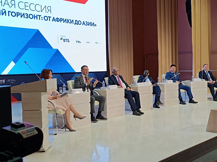 В Маврикии и Пакистане с тюменскими предпринимателями рассчитываются в юанях