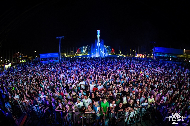 ЗВЕРИ, популярные актеры и олимпийские чемпионы: как прошел VK Fest 2024 в Сириусе