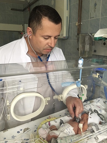 Самый первый врач: тюменские неонатологи отмечают профессиональный праздник